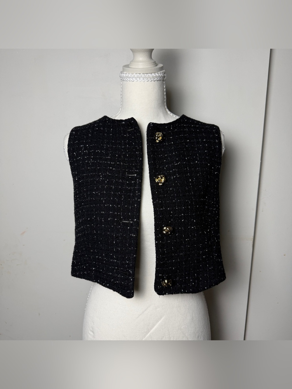 Zara Tweed Cropped Vest Women's Small Black Gold Button Boucle Parisian Luxe - Picture 2 of 7